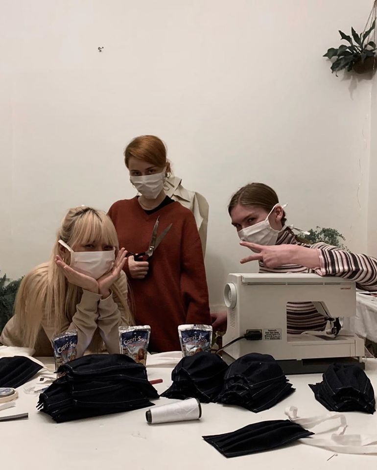 About Czech's sewing face masks in the world media