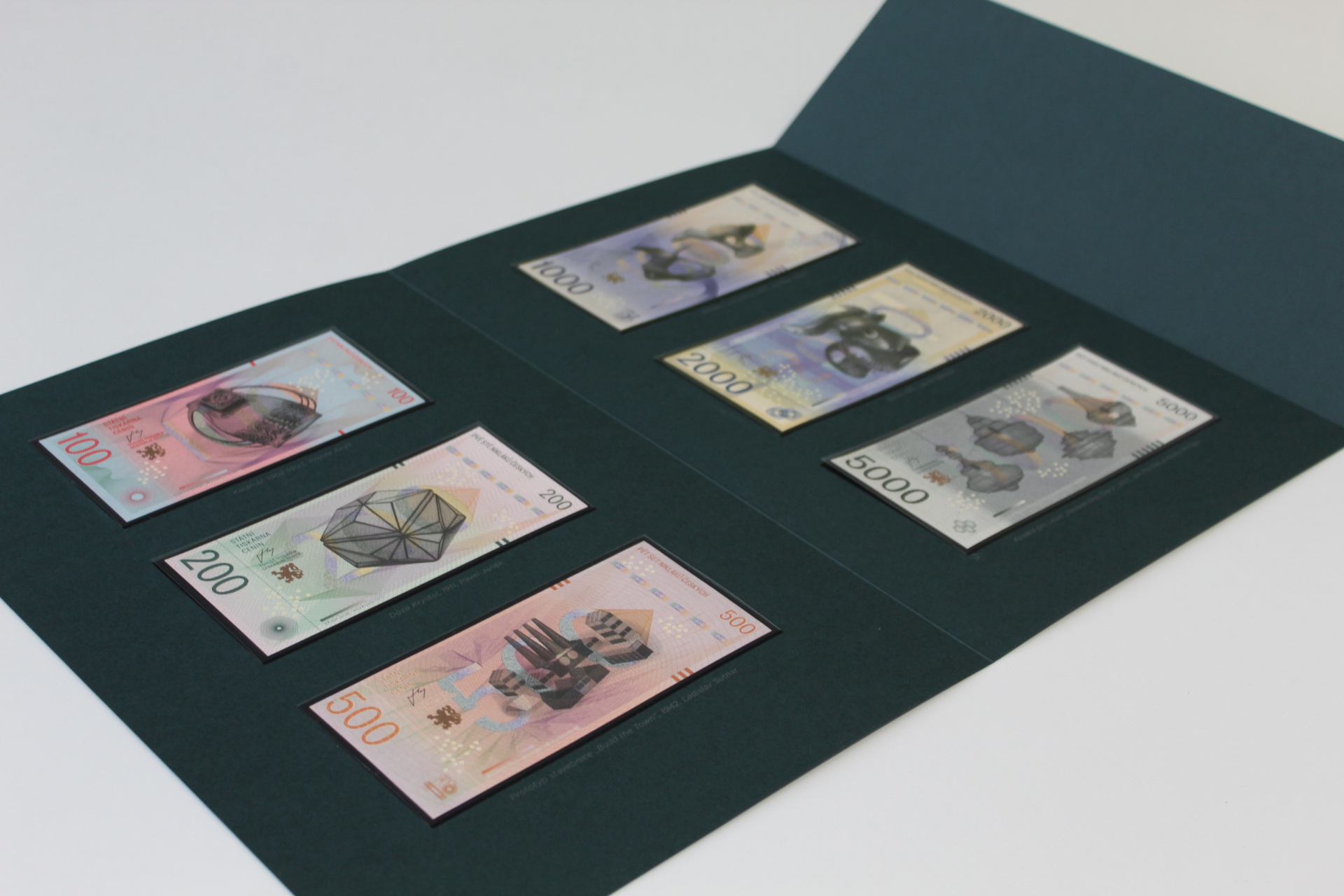 The collection of commemorative banknotes by Tuan Vuong Trong