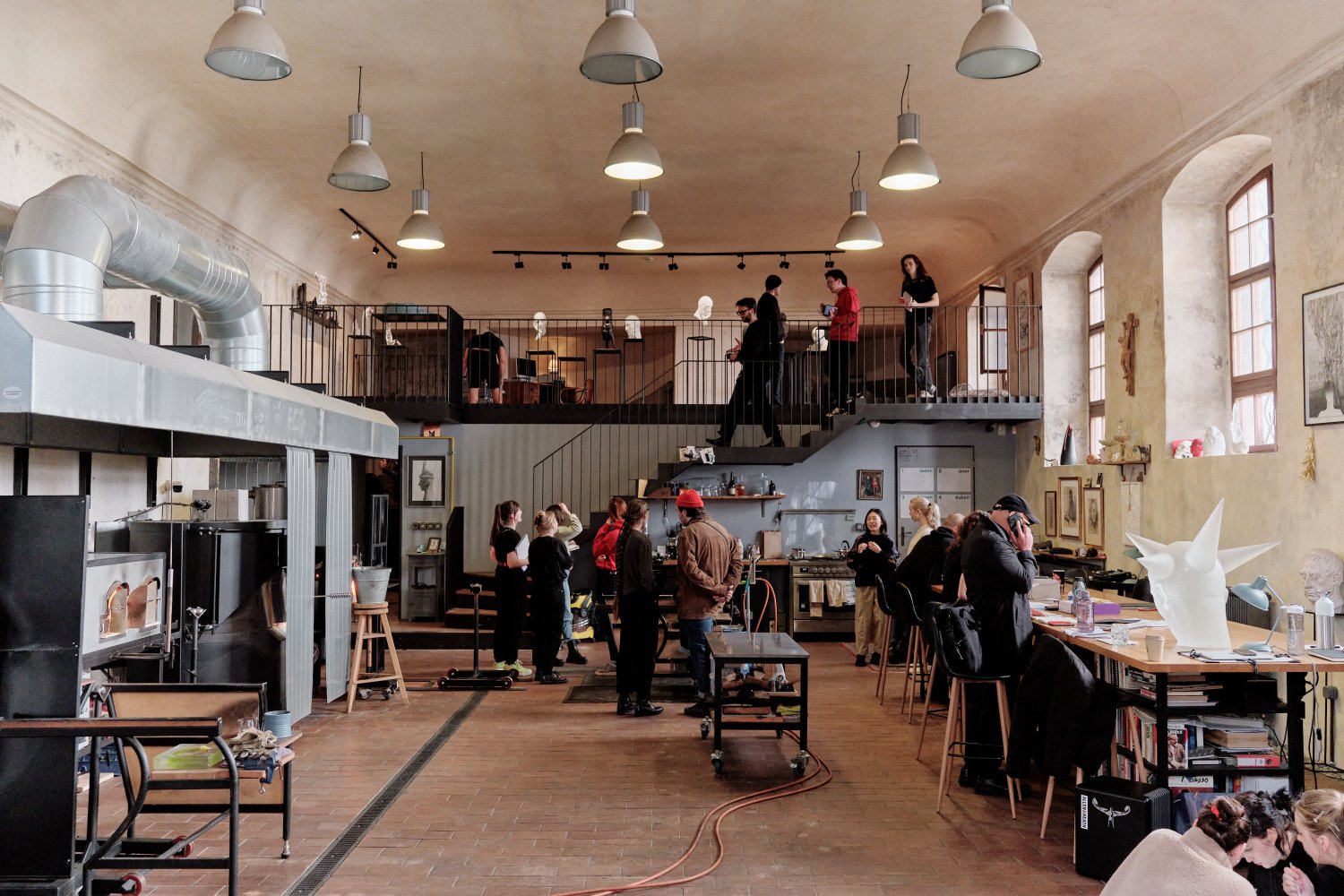 UMPRUM Online // Harmonie – workshop prof. Omury v Ateliéru skla