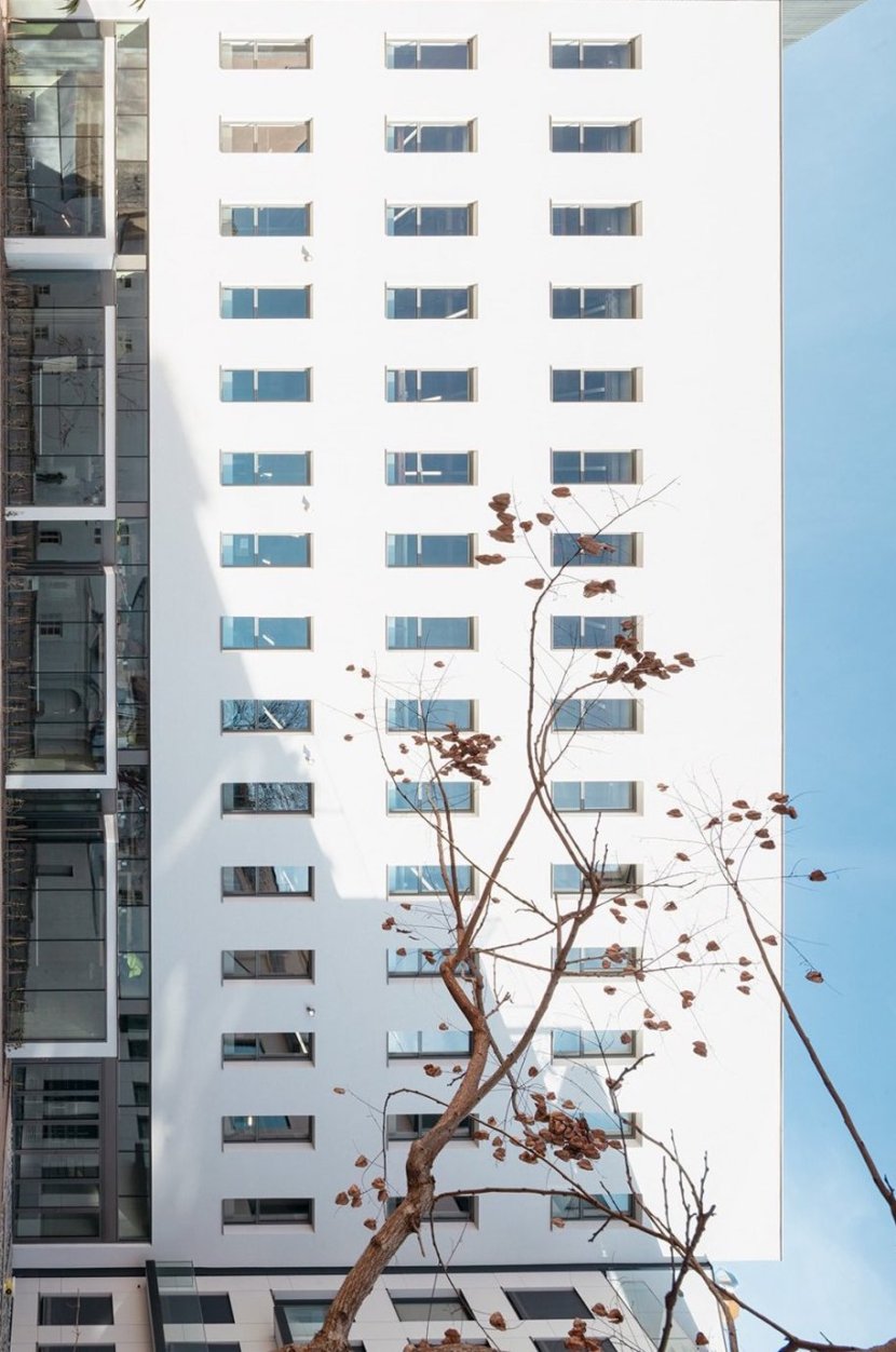 Komponované polední pásmo pozorování na dvoře v Mikulandské UMPRUM zaměřené na zkoumání jeho možností nejen v rámci akademického života