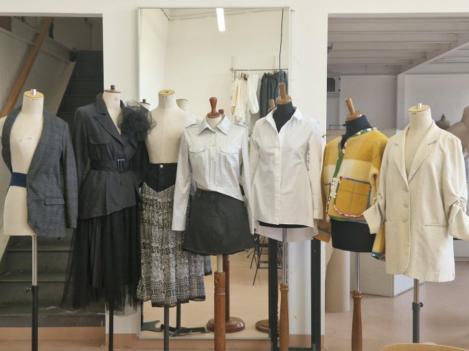 Kurz úprav a upcyklace textilu – březen 2026