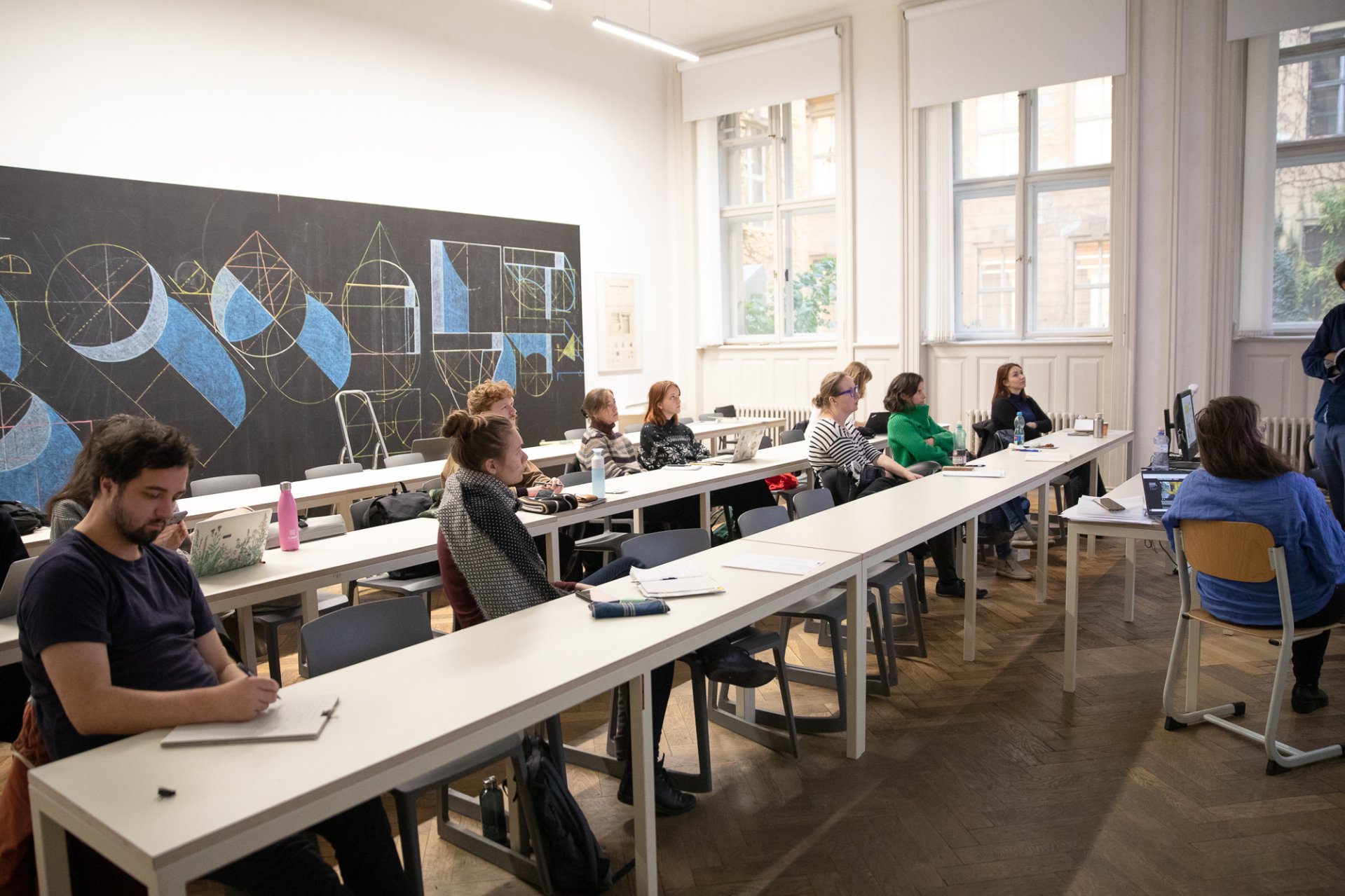 Současné umění a možnosti psaní o něm (únor-březen 2026)